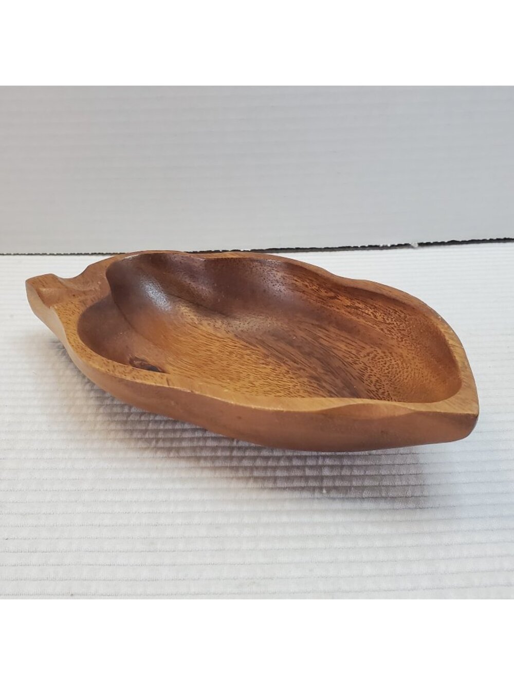 Mirsani Natural Wood Bowl Monkeypod Vintage Polished Brown Leaf Shape 8.5" Nuts